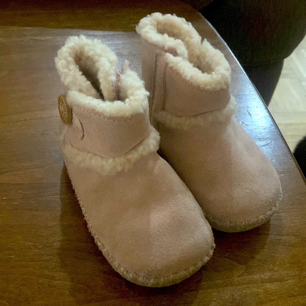 Ugg toddler pink slippers with rubber sole size 04/05